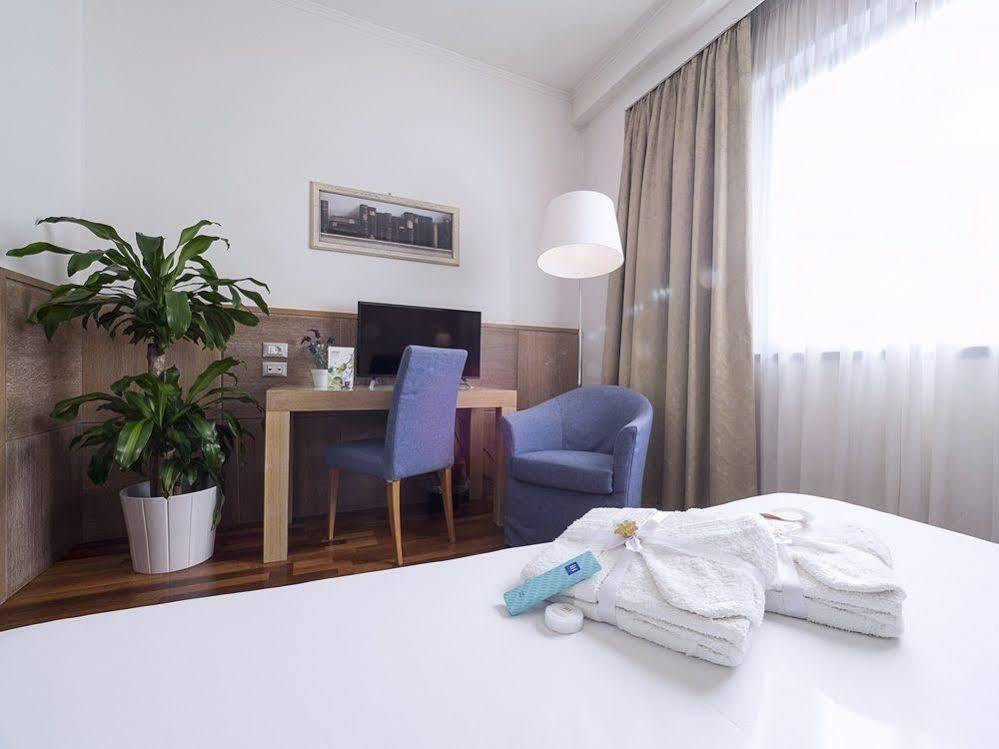 Hotel Firenze กาออร์เล ภายนอก รูปภาพ